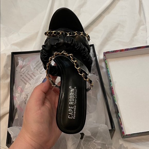 •CAPE ROBBIN• “Callum” Round Toe Clear Platform High Heels - Black // NIB - Picture 7 of 15